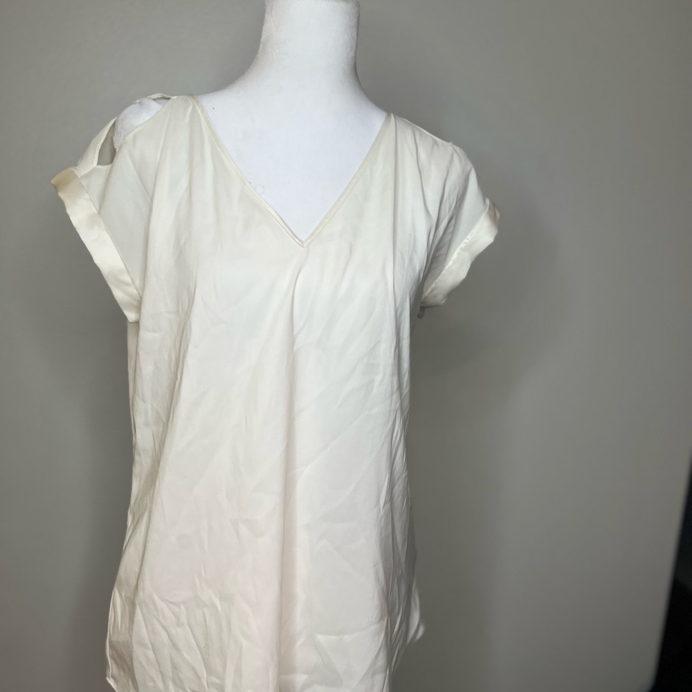 Express Cream V-Neck Short Sleeve Blouse